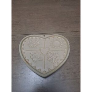 Vintage Pampered Chef Stoneware "Seasons Of The‎ Heart" Cookie Mold- 1997